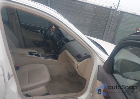 2009 Mercedes-Benz C 300 Luxury/Sport from USA, damaged, VIN WDDGF54X29R058417